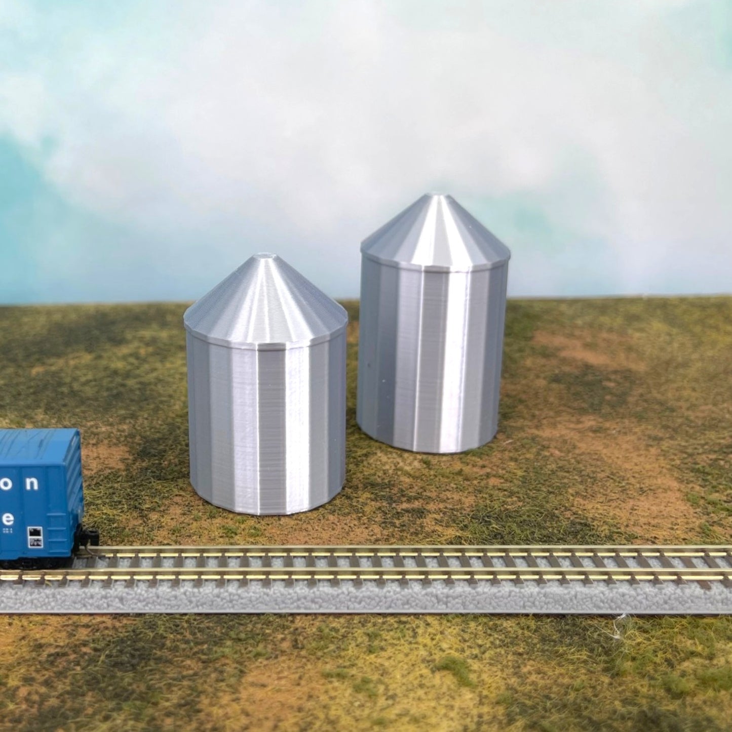 (2) Grain Silo Set - (1) 35' (1) 40' - N Scale 1:87 - Metallic Silver