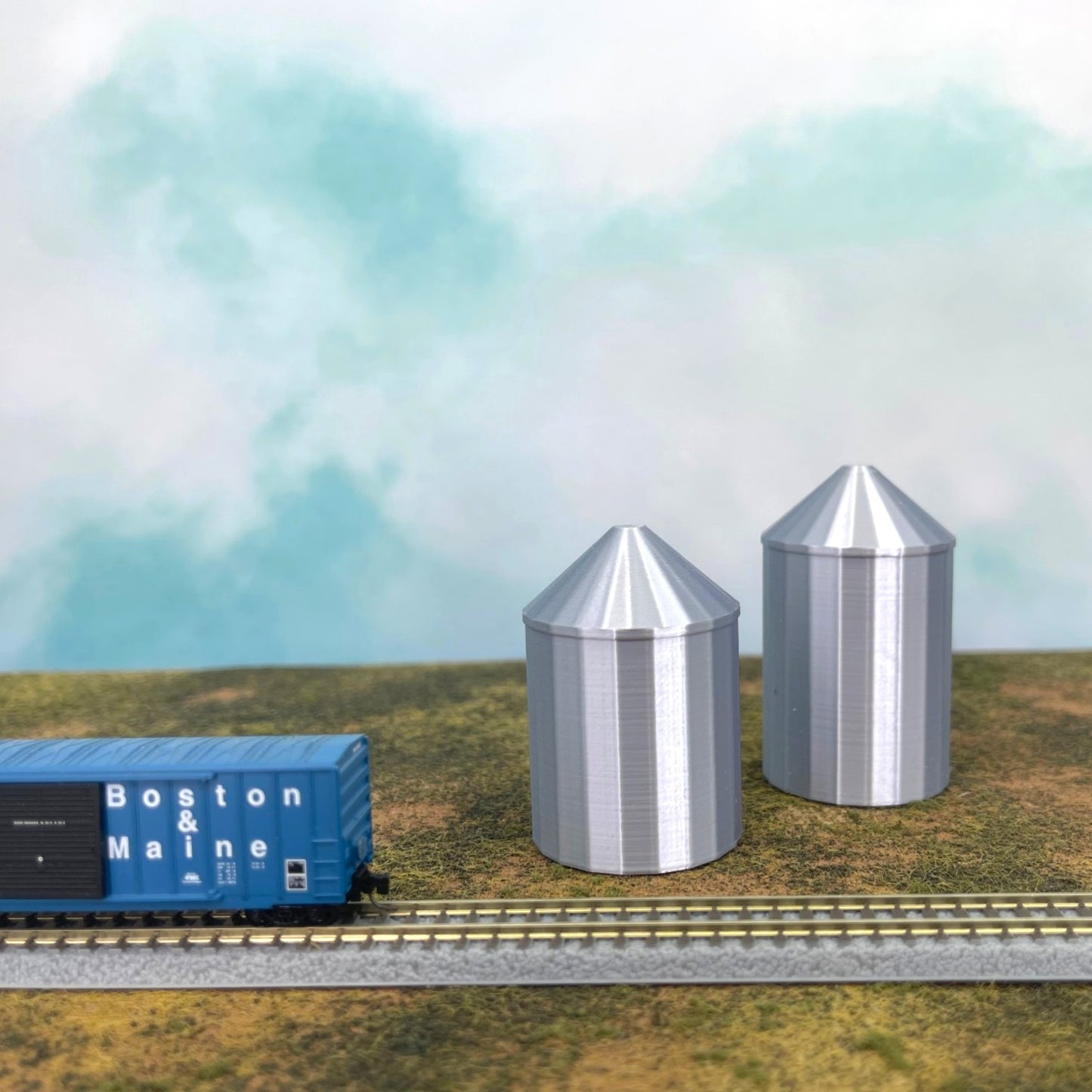 (4) Grain Silo Set (2) 35' (2) 40'- ZZ Scale 1:220 - Metallic Silver