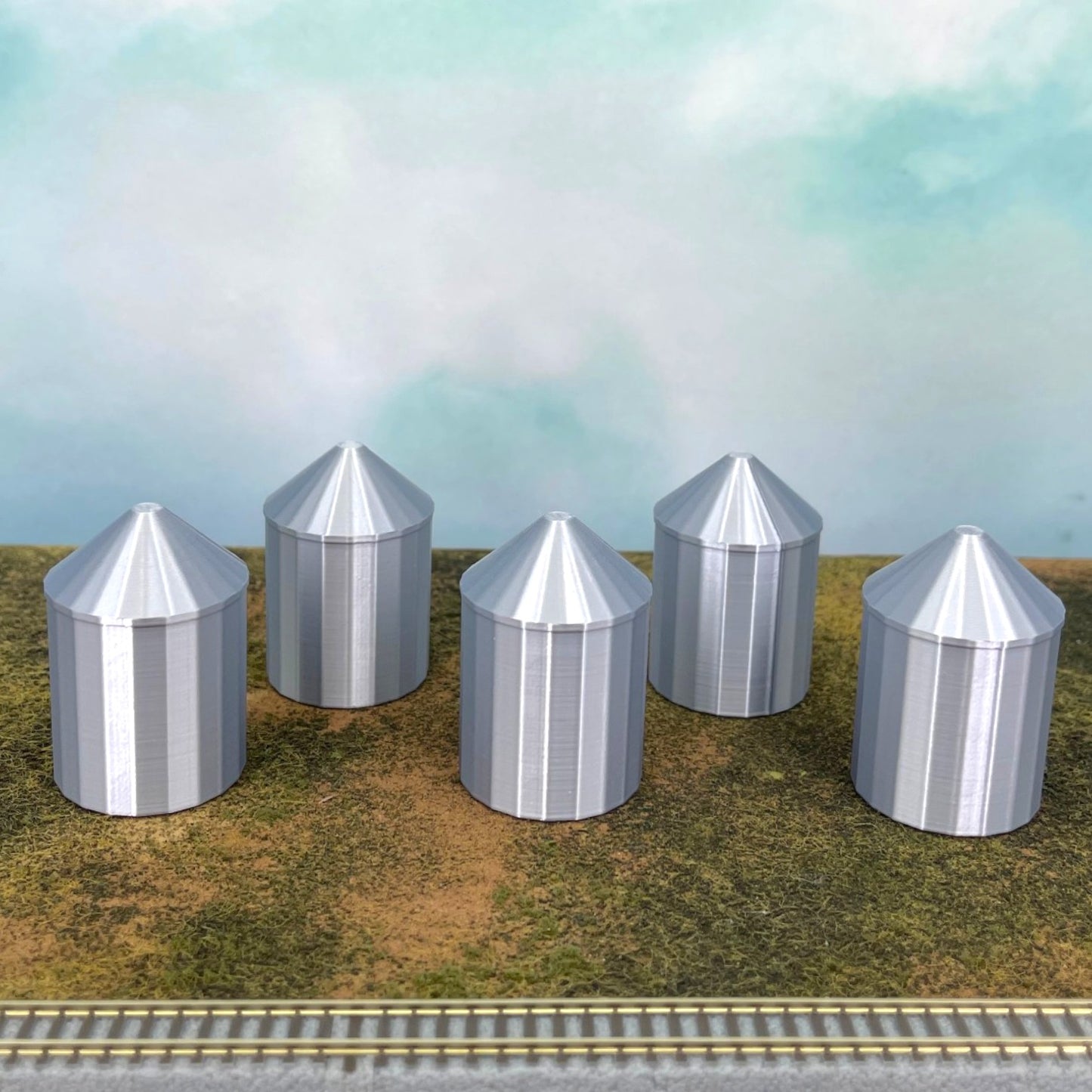 (5) Grain Silo Set - (2) 35' (3) 40'- N Scale 1:160 - Metallic Silver