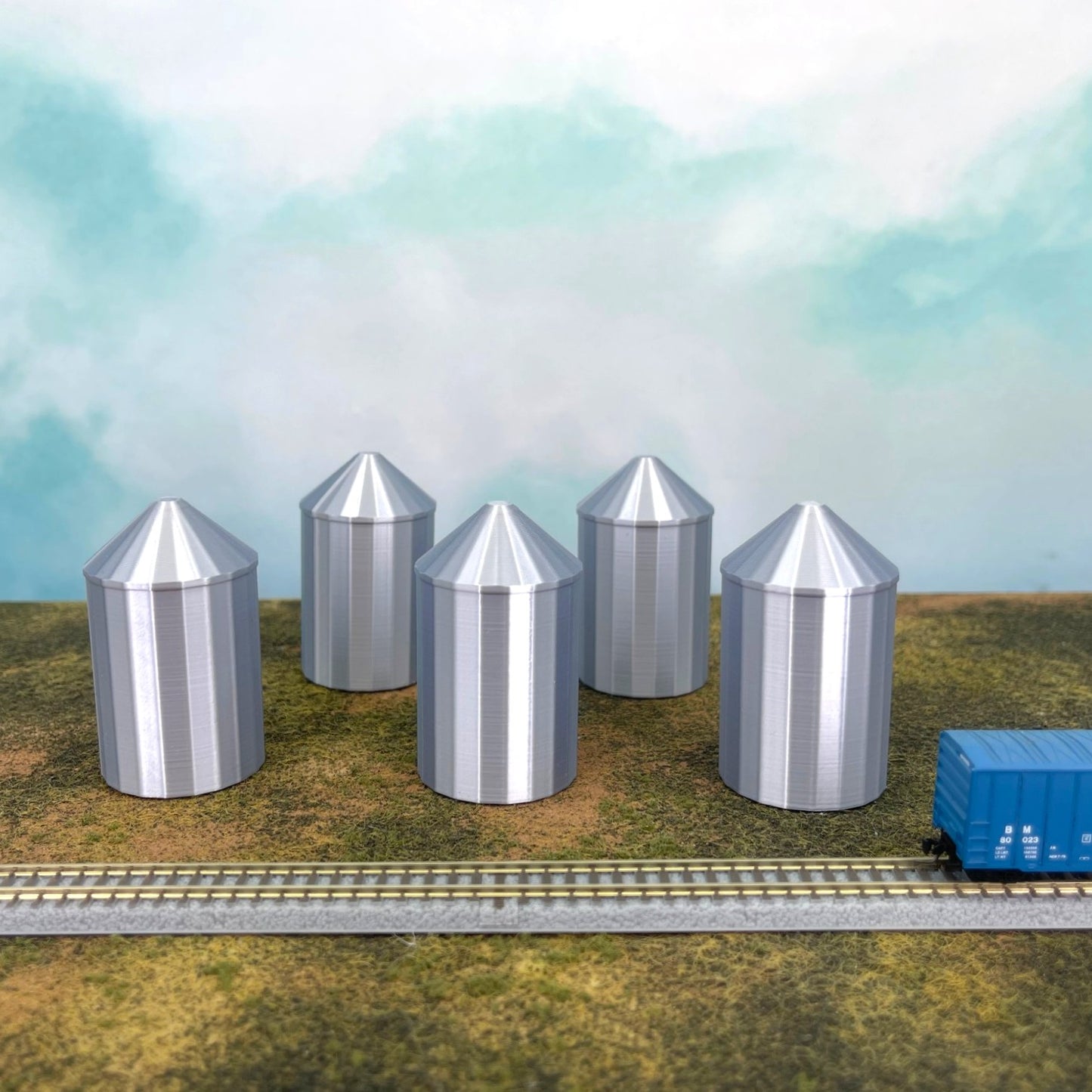(5) Grain Silo Set - (2) 35' (3) 40'- N Scale 1:160 - Metallic Silver