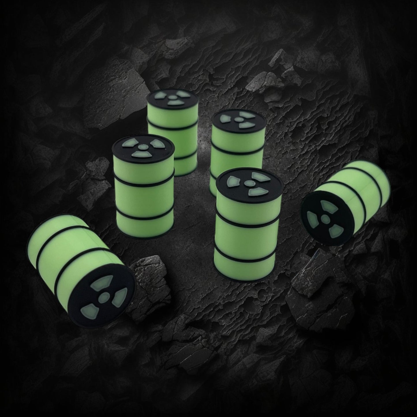 1 Gauge 1:32 Scale GLOW In Dark Nuclear Waste Drum 6pc