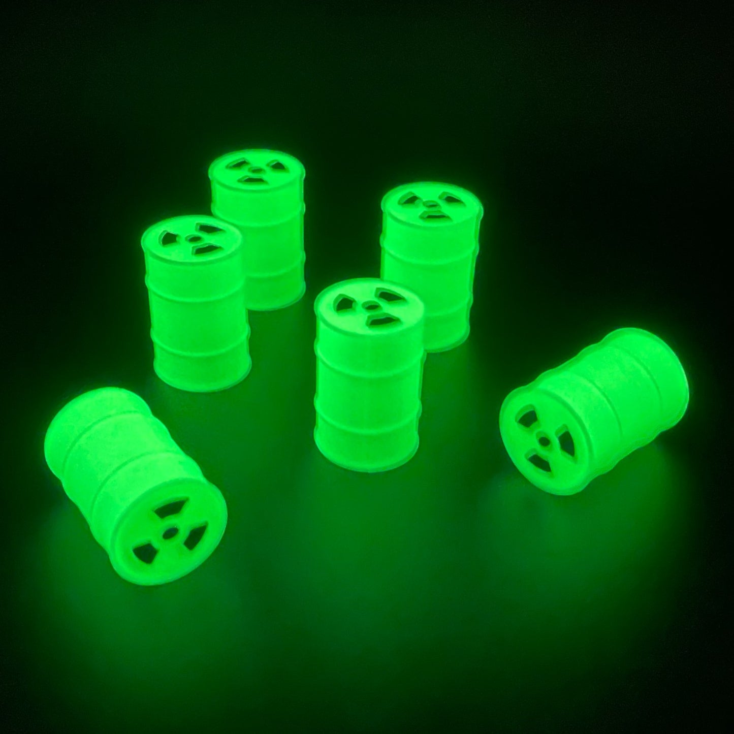 1 Gauge 1:32 Scale GLOW In Dark Nuclear Waste Drum 6pc