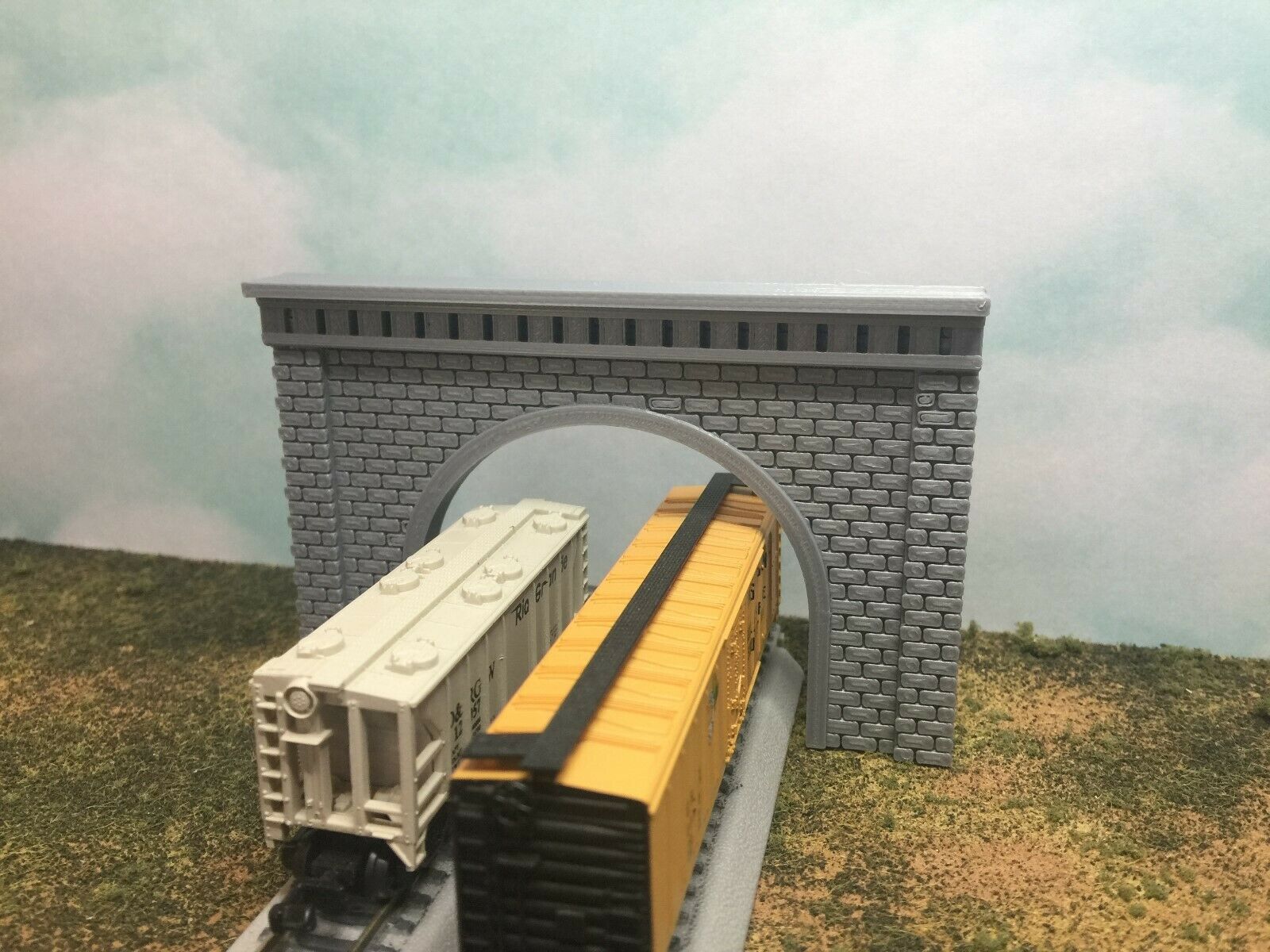 2 TUNNEL PORTALS CUT STONE / BRICK Single or Double Track - N