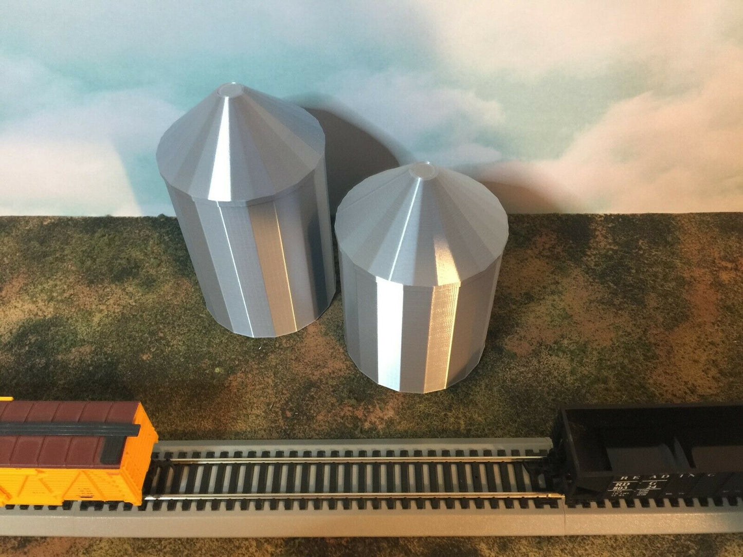 (2) Grain Silo Set (1) 35' (1) 40' - HO Scale 1:87 - Metallic Silver